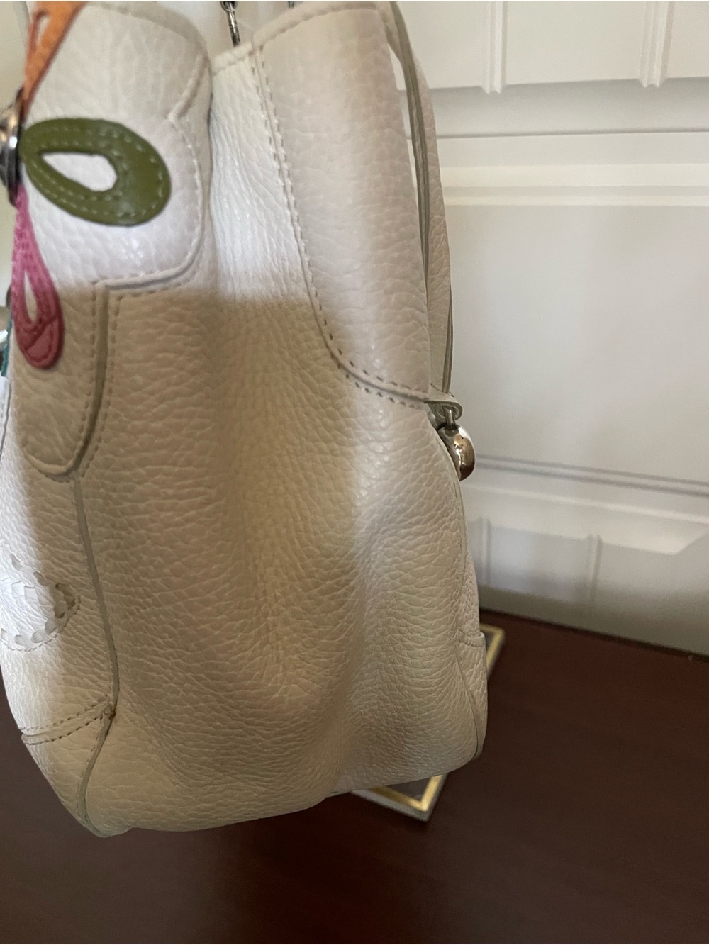 Brighton pebbled leather floral braided bag w leather appliqué’s/host pick - Picture 12 of 16